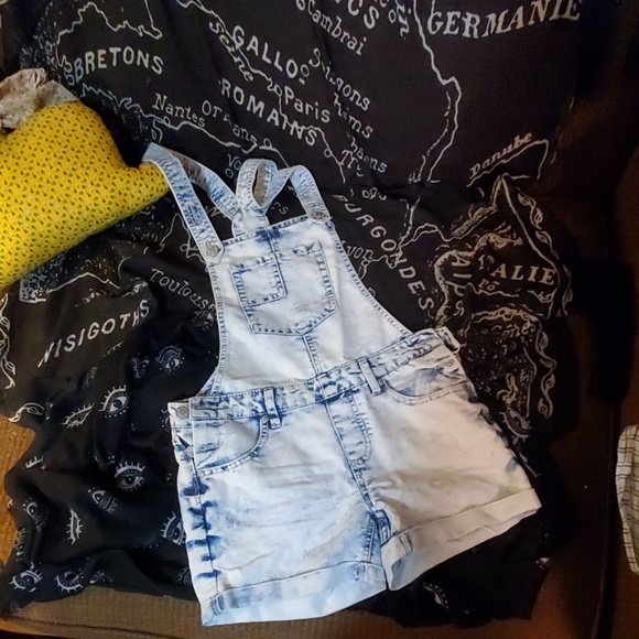 NWOT Acid Washed Coverall Shorts Overalls - Picture 5 of 6